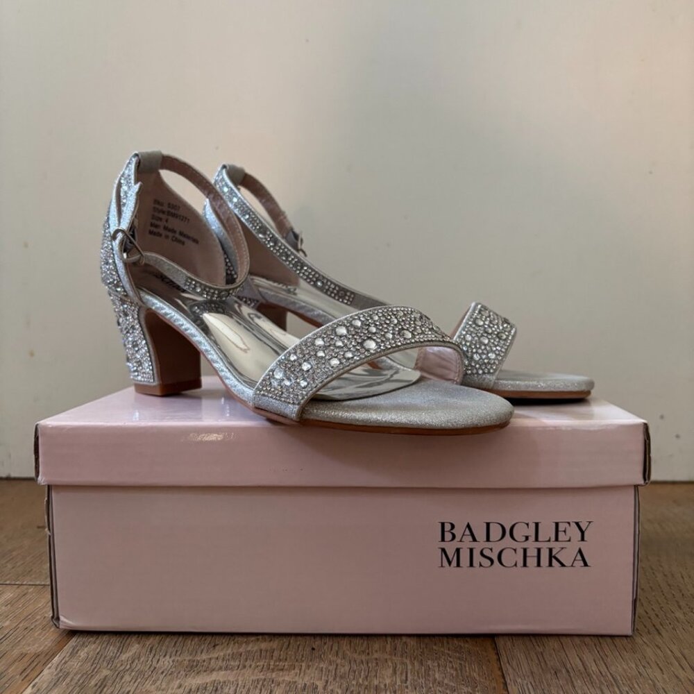 EUC Badgley Mischka Girls Dress Shoes